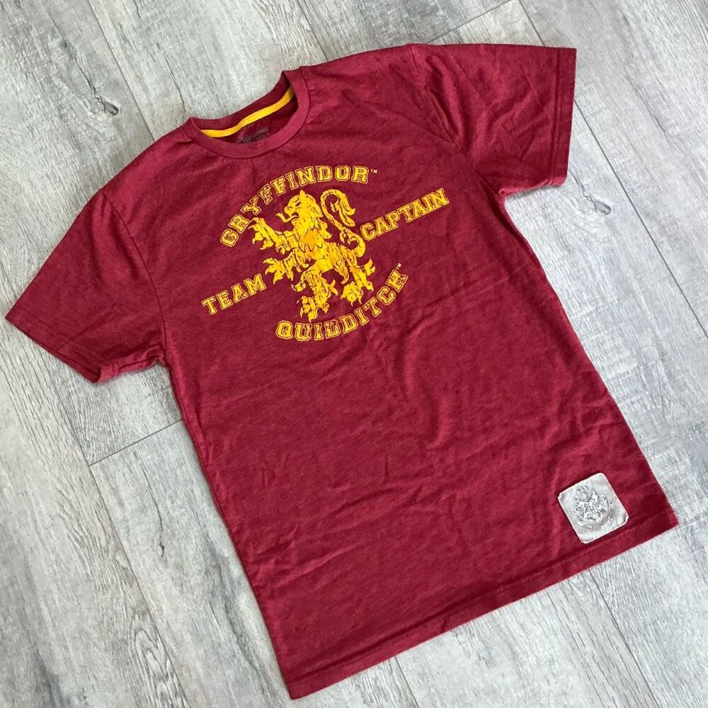 Harry Potter Gryffindor Quidditch Team Captain T-Shirt Small Universal Studios